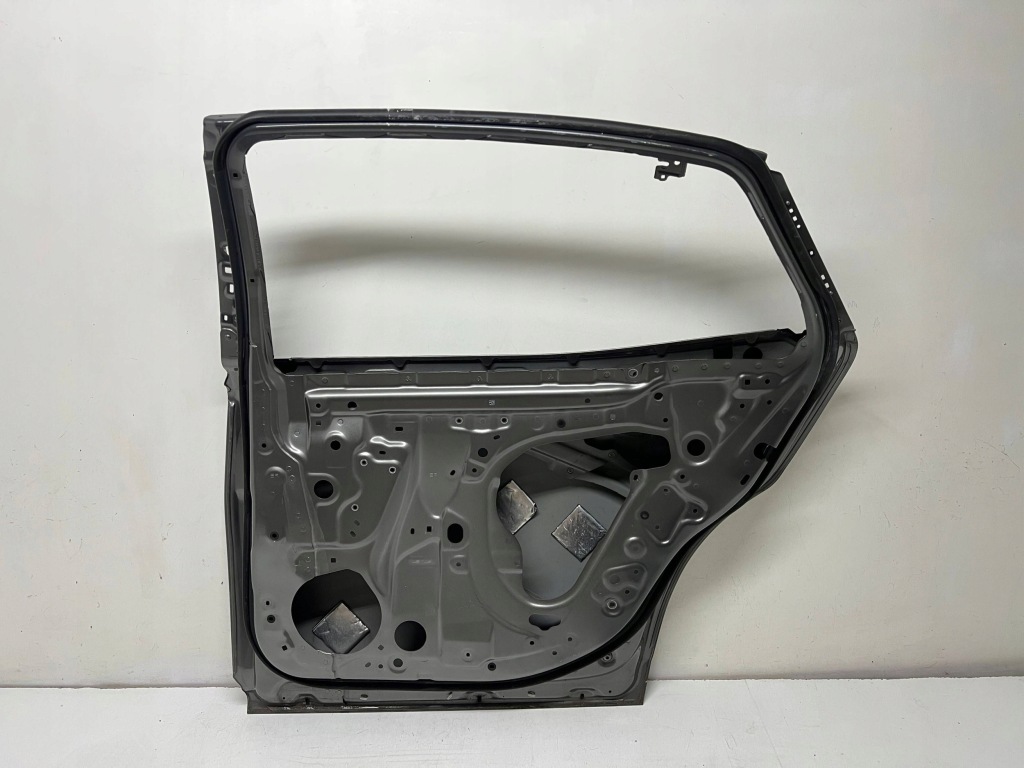 Lexsus ls 5 v hybrid дверь правое  задняя Недорого
