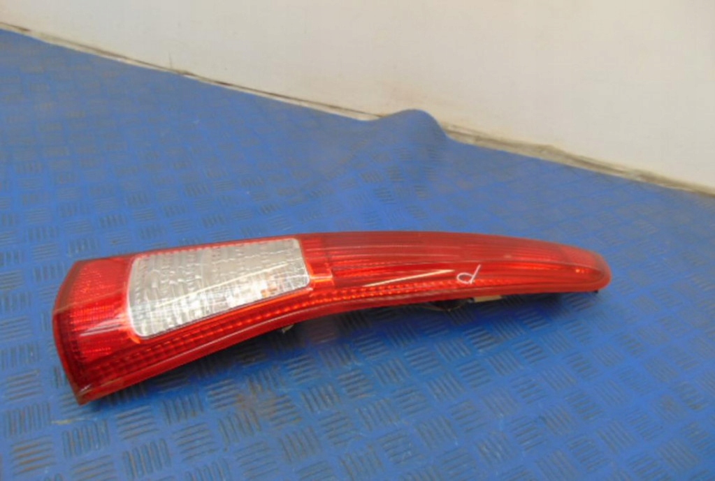 фото №2, Daihatsu sirion лампа задняя правая