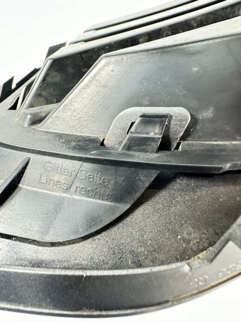 Q3 2 83a решётка бампера правый  83a807682b 83a853054 Недорого