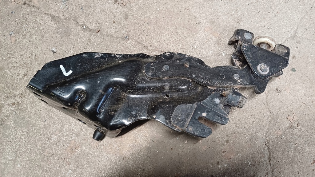 фото №3, Ford b-max петля дверь левый задняя задний av11-r250001-af