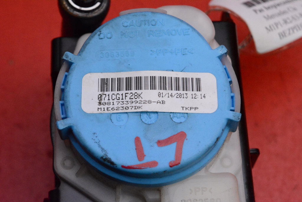 Ремень безопасности левый задний  eu 308173399228-ab mercedes cla c117 13-16 с Разборки