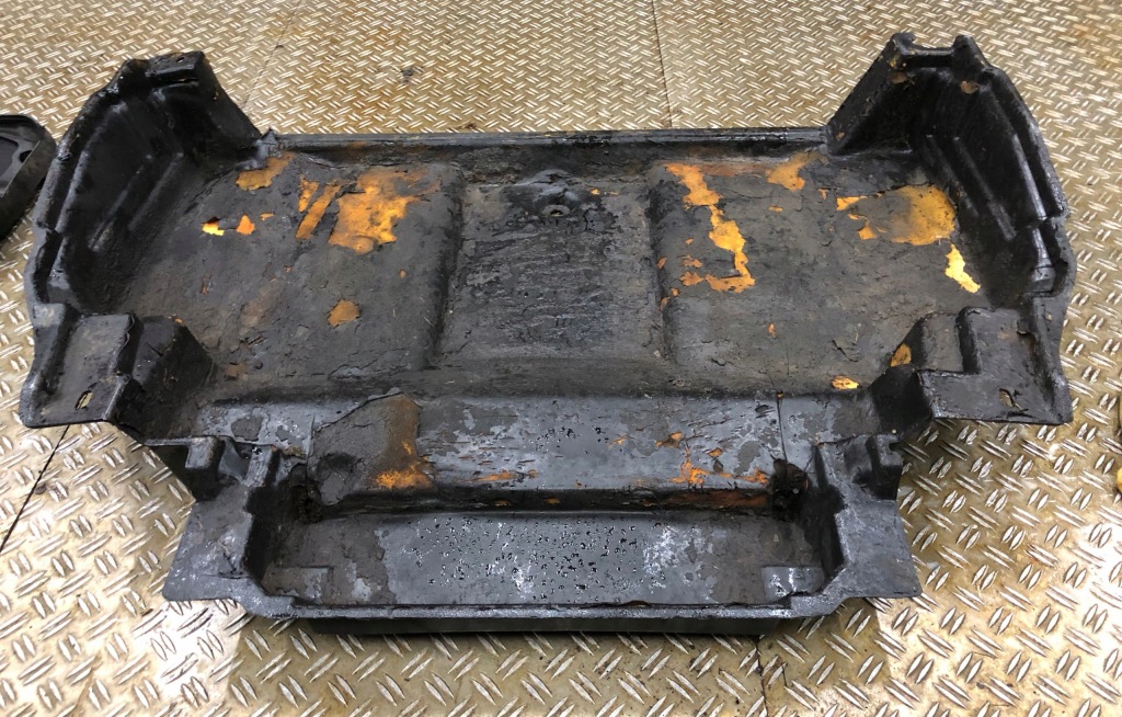 Mercedes sprinter накладка под двигатель a9015240625 Недорого