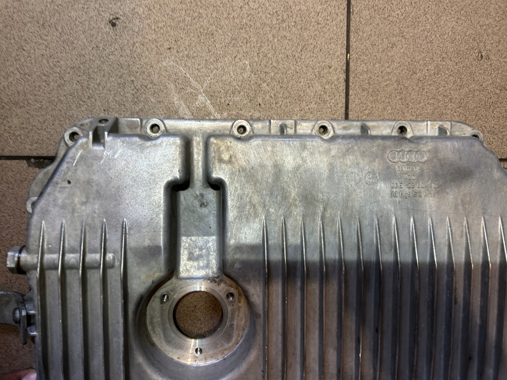 Піддон піддон масляна audi a6 c6 3.2 fsi в Україні