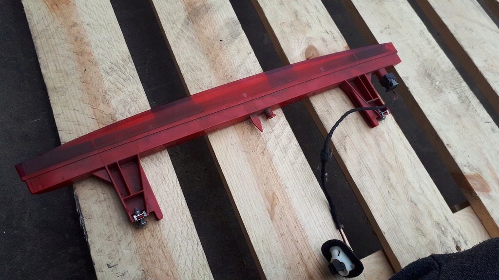 фото №10, A4 b9 8w третій світло стоп 4m0945097 kombi