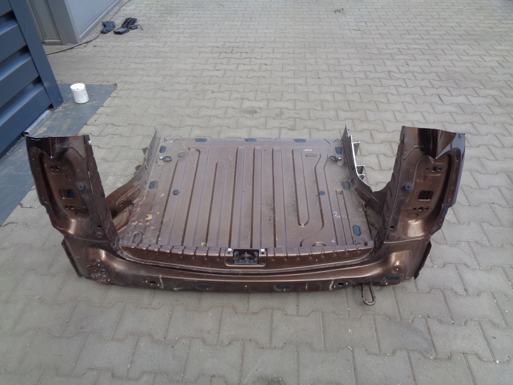 фото №1, Dacia duster i pas задний поддон