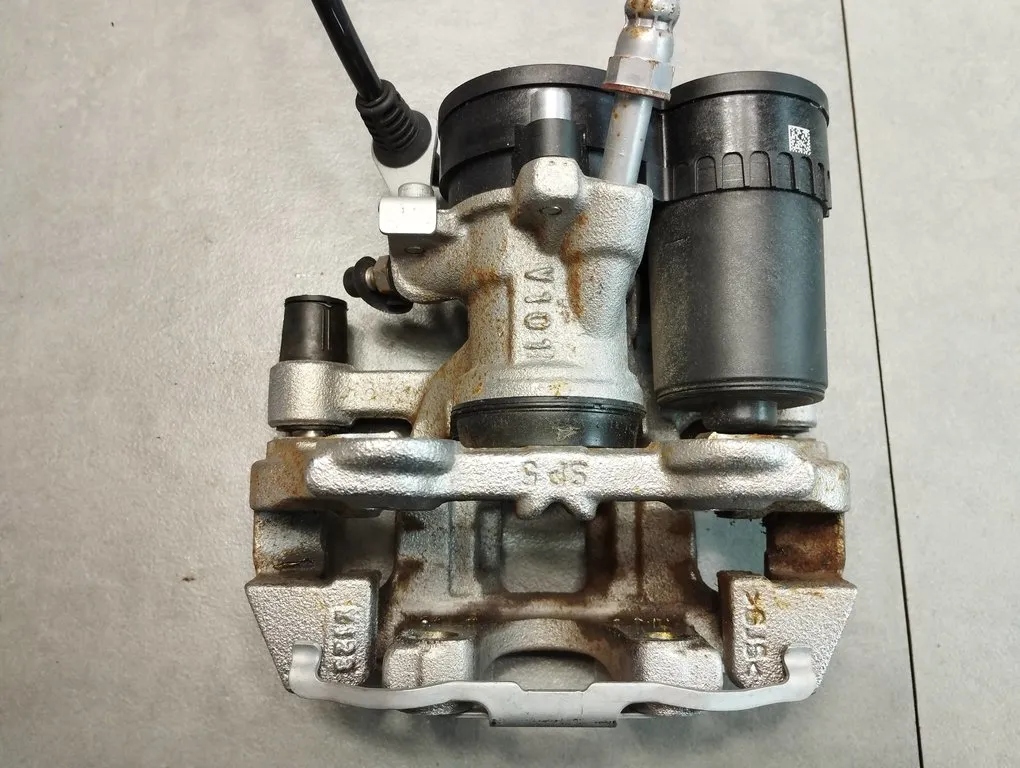 фото №3, Bmw x1 f48 суппорт правый задняя 6880380