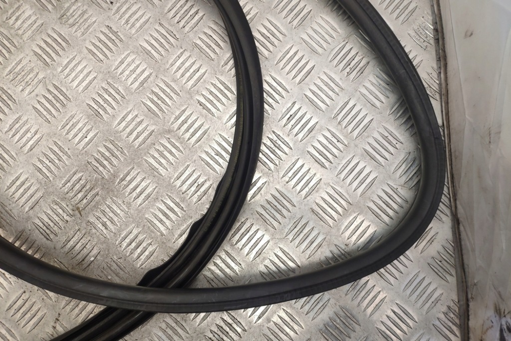 фото №7, Прокладка задних левых дверь bmw 3 f30, f80 7258311 2.0l бензиновый 135kw