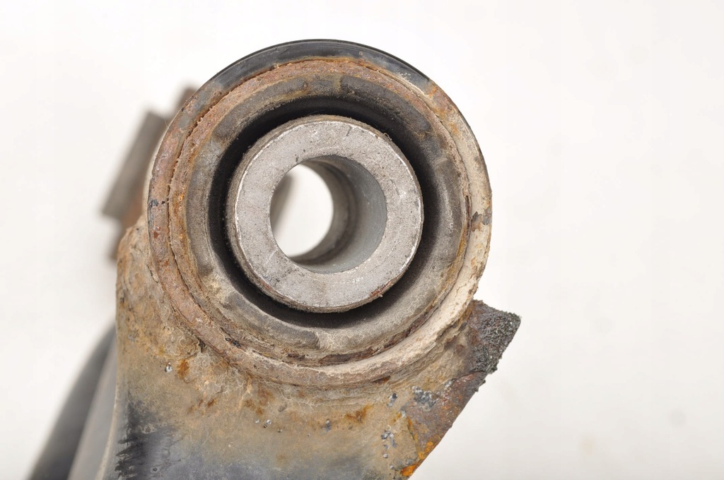 фото №3, Ford fiesta mk8 рычаг правый перед