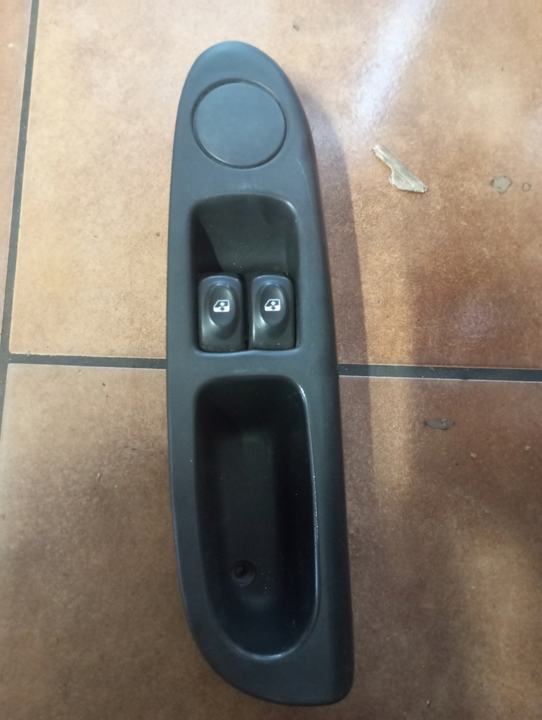 фото №1, Переключатель окон renault thalia ii clio 7700845735