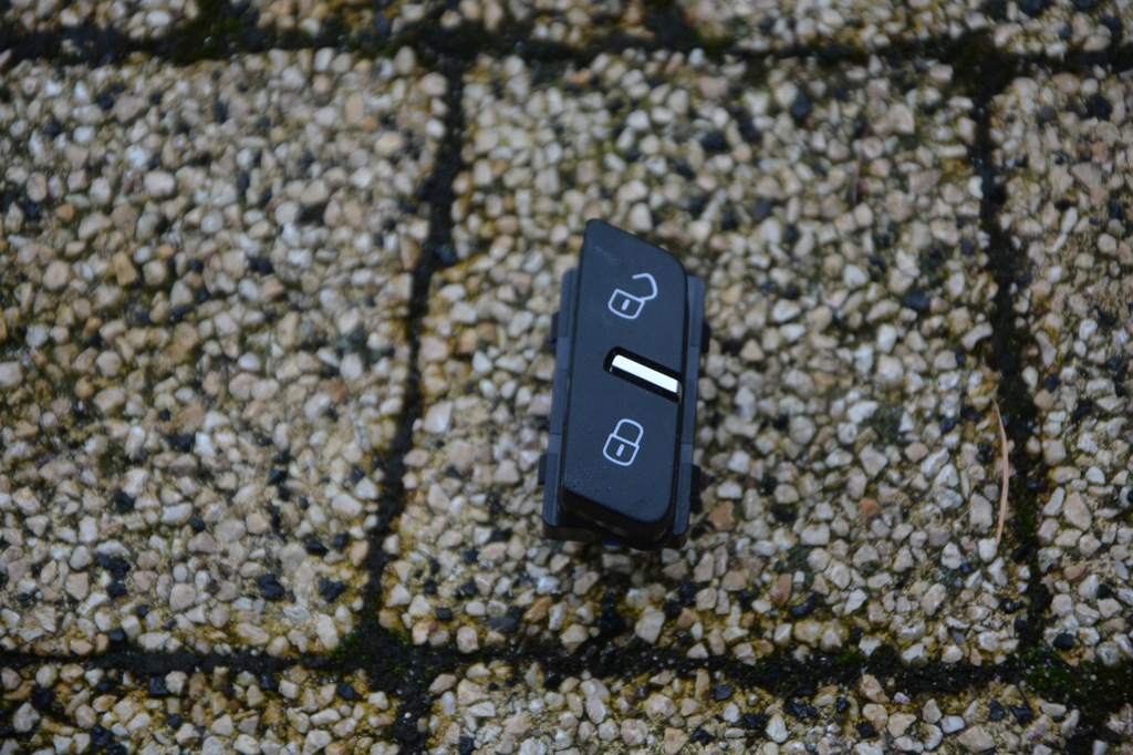 фото №6, Панель кнопка замка volkswagen оригінальний номер 7p6962126a