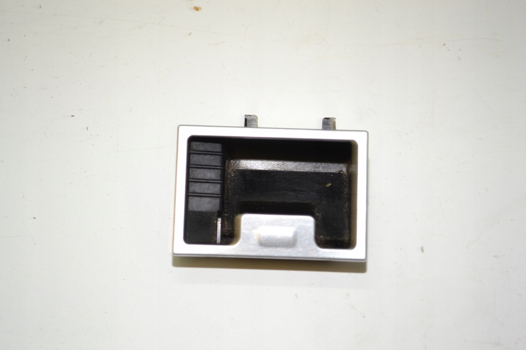 фото №1, Bmw e60 e61wkład пепельница перед 7034098