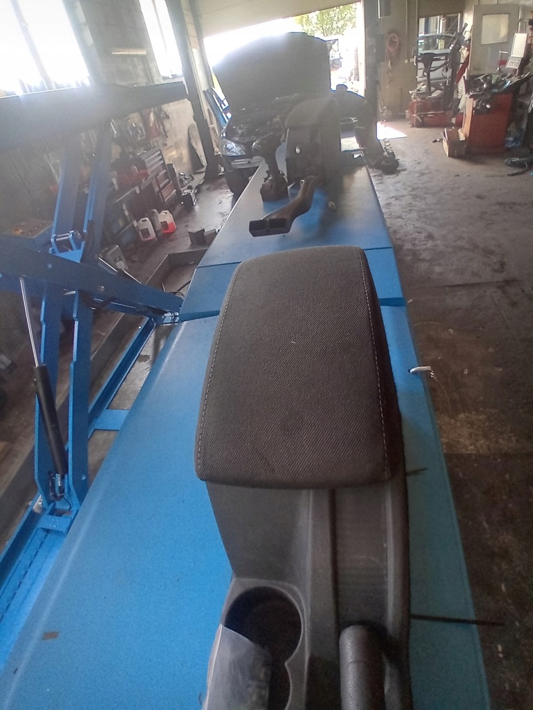 фото №8, Skoda octavia ii подлокотник