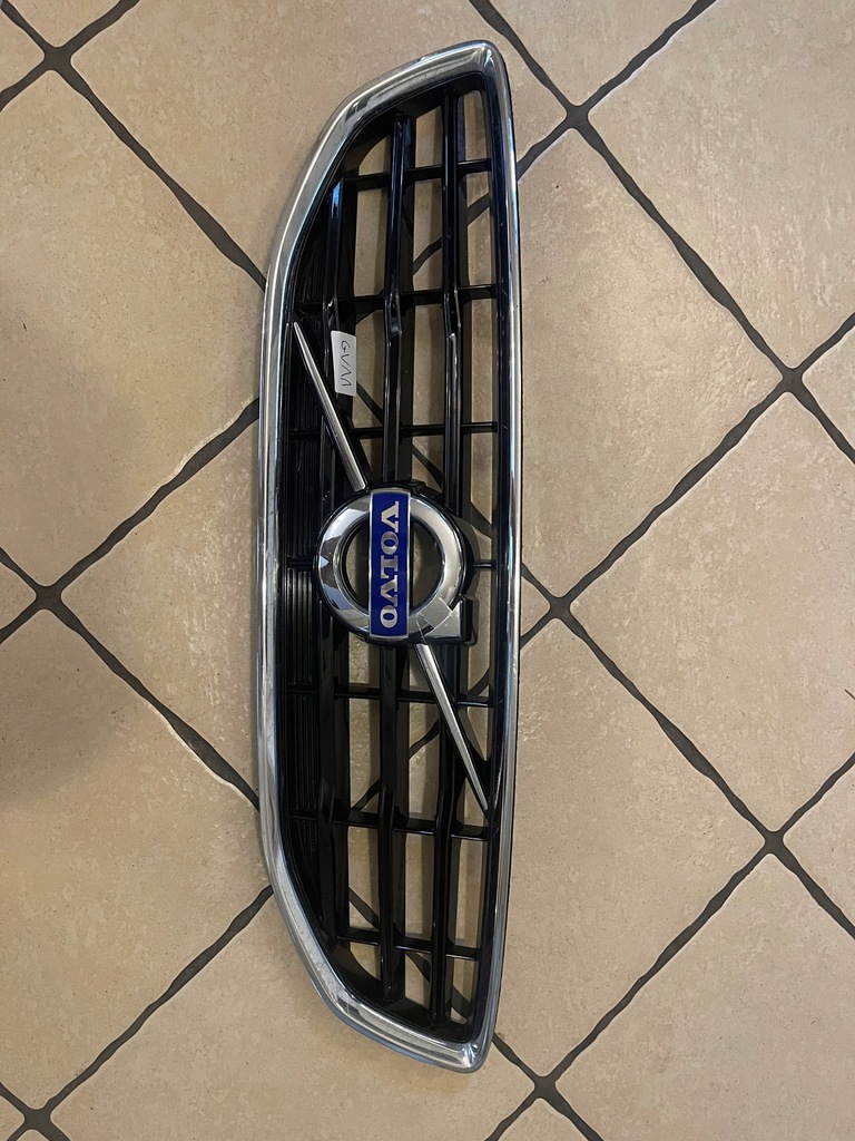 фото №1, Volvo v40 решётка радиатора решётка радиатора оригинал