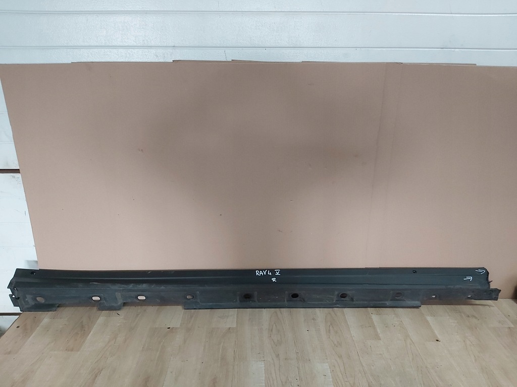 фото №1, Toyota rav4 v молдинг порог правая накладка