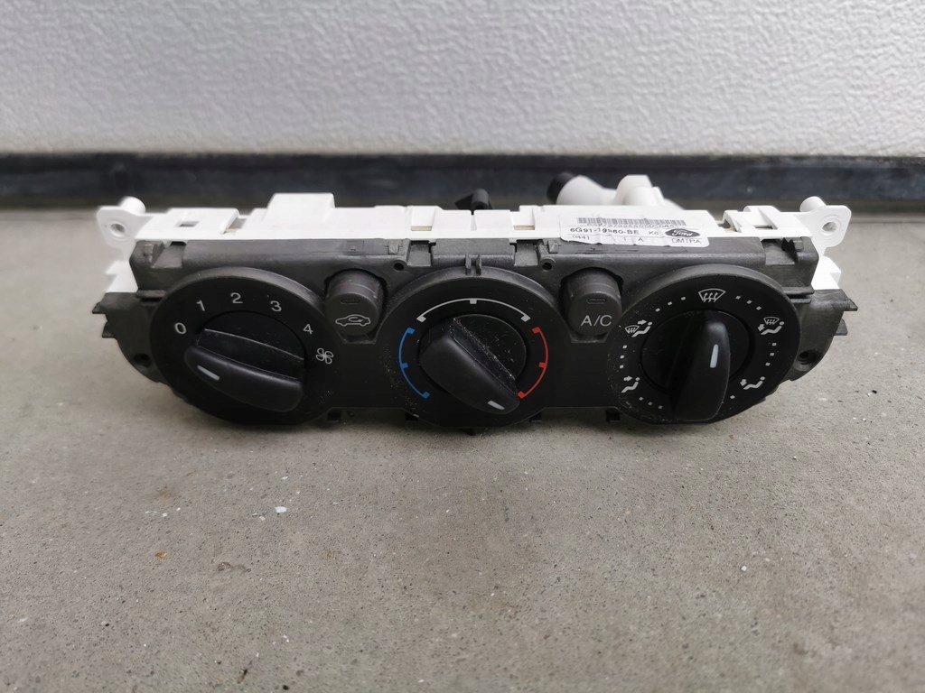 фото №1, Ford mondeo mk4 2007-10r. - панель кондиционера