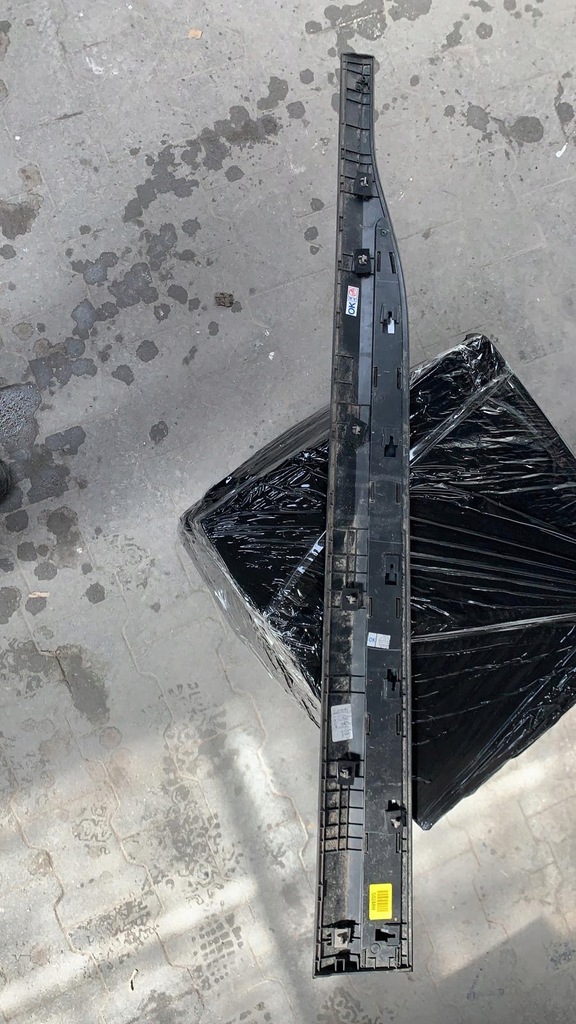 фото №2, Hyundai kona 2018- молдинг na двері передні праве