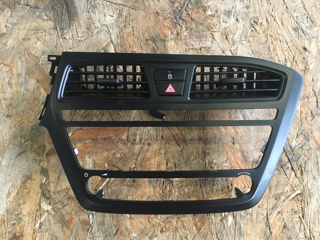 фото №1, Hyndai i20 ii 15-18 панель рамка решітка радіо обдув europa