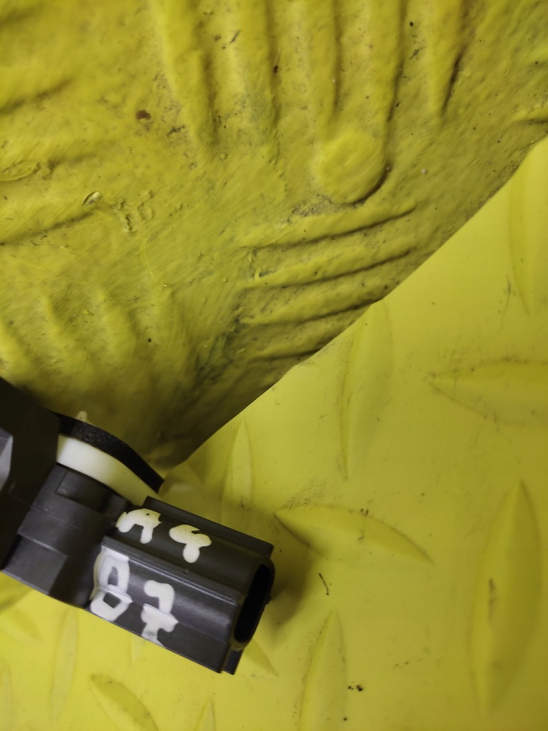 фото №6, Audi a4 b7 kombi датчик удару 8p0955557