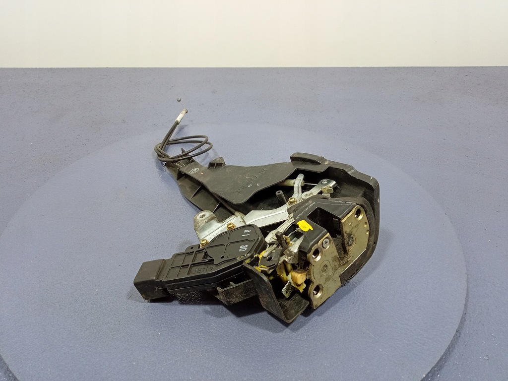 фото №1, Toyota avensis verso замок дверь задняя правый 2 pin rh-370r