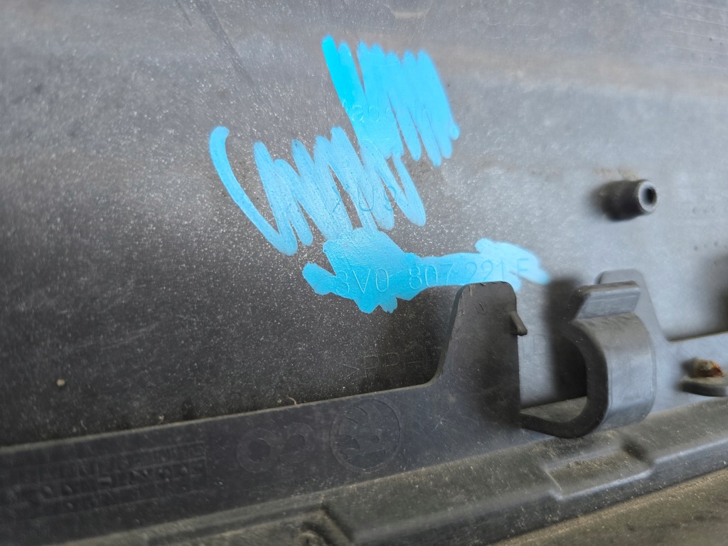 Skoda superb iii lift бампер перед передний 3v0807221f решётка Киев