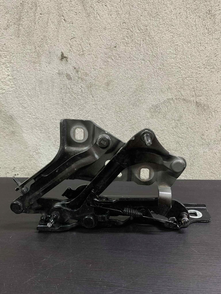 фото №1, Audi a4 b9 петля капот левый 8w0823301e