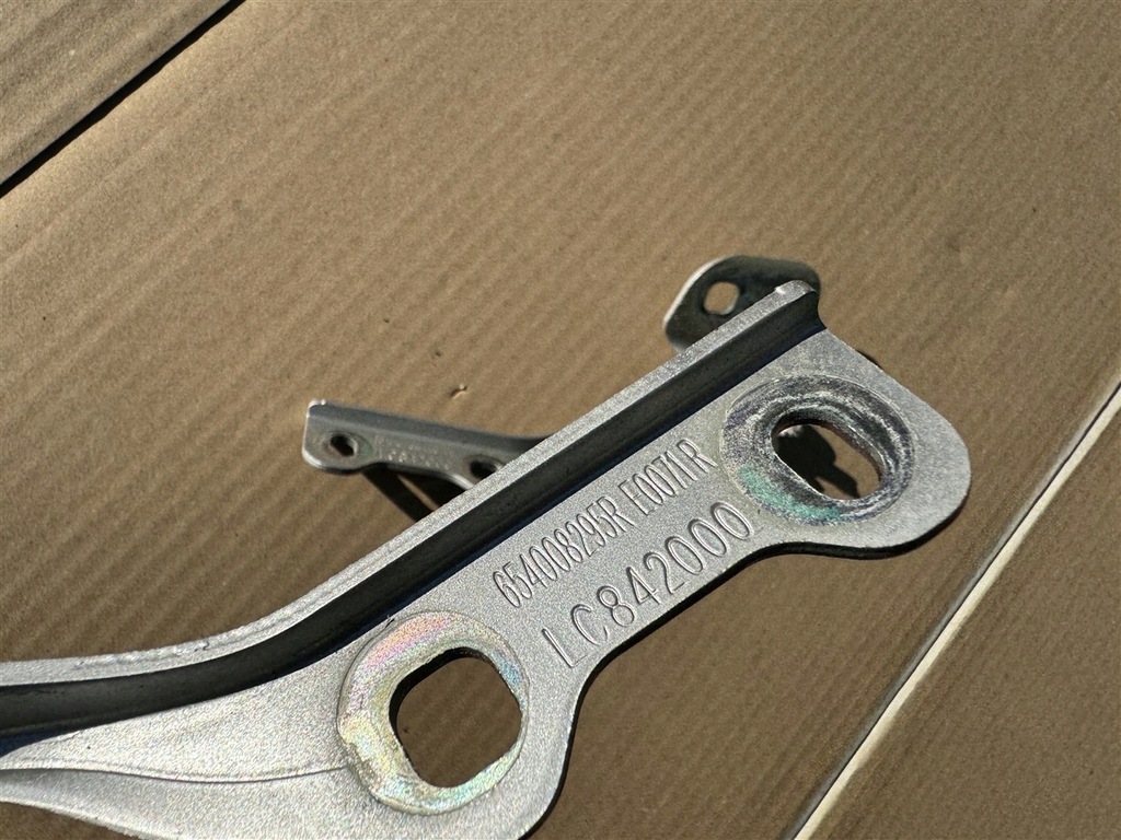 фото №5, Петля петлі капот лівий + правий перед 654013173r dacia spring 21-25r