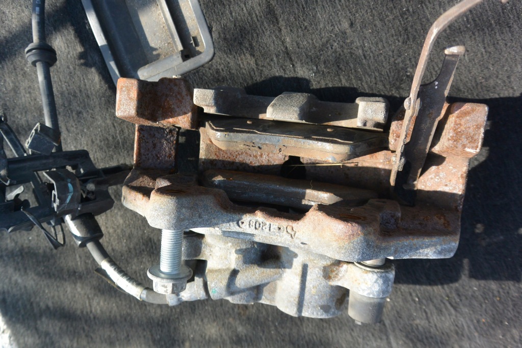 Суппорт тормозной комплект  перед mercedes gl ml 164 Оригинал