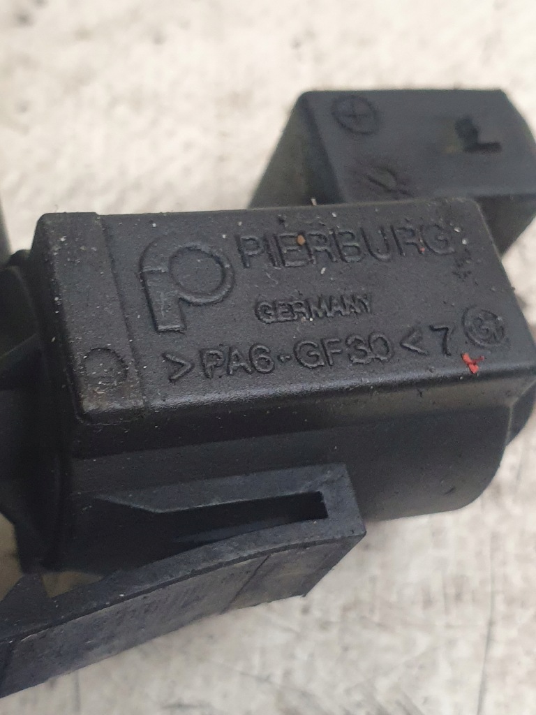 фото №5, Клапан вакуумa оригинальный номер 30670448 volvo v70 ii 2.5t 03r.