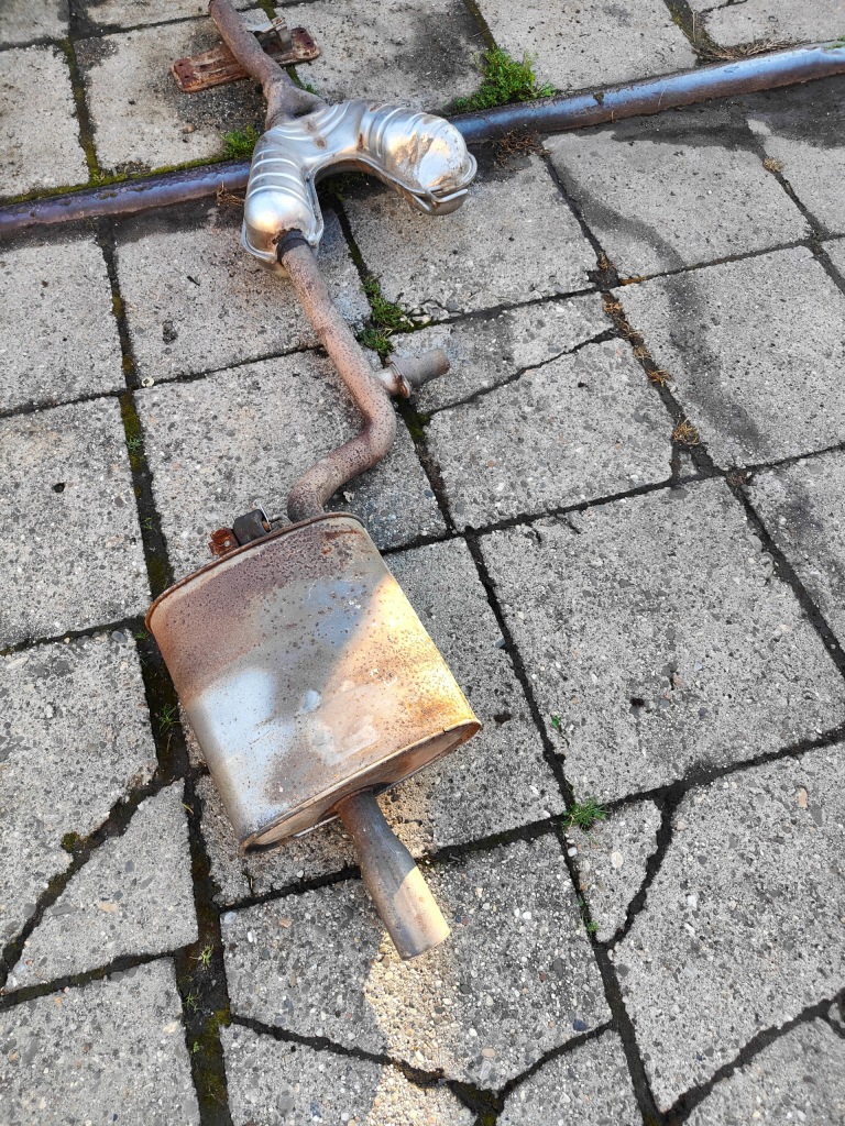 Bmw e39 гаситель конечный средний бензин 2.0 2.5 m52 Недорого