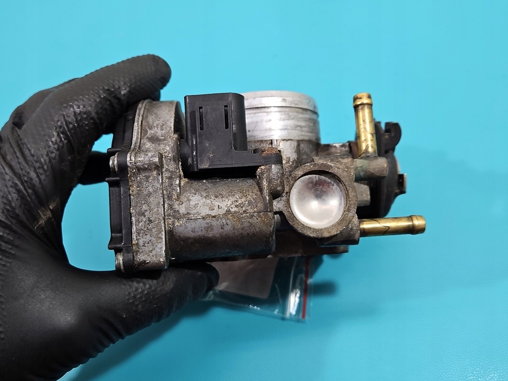 фото №7, Дроссельная заслонка audi a3 8l 06a133064j 1.6 sr