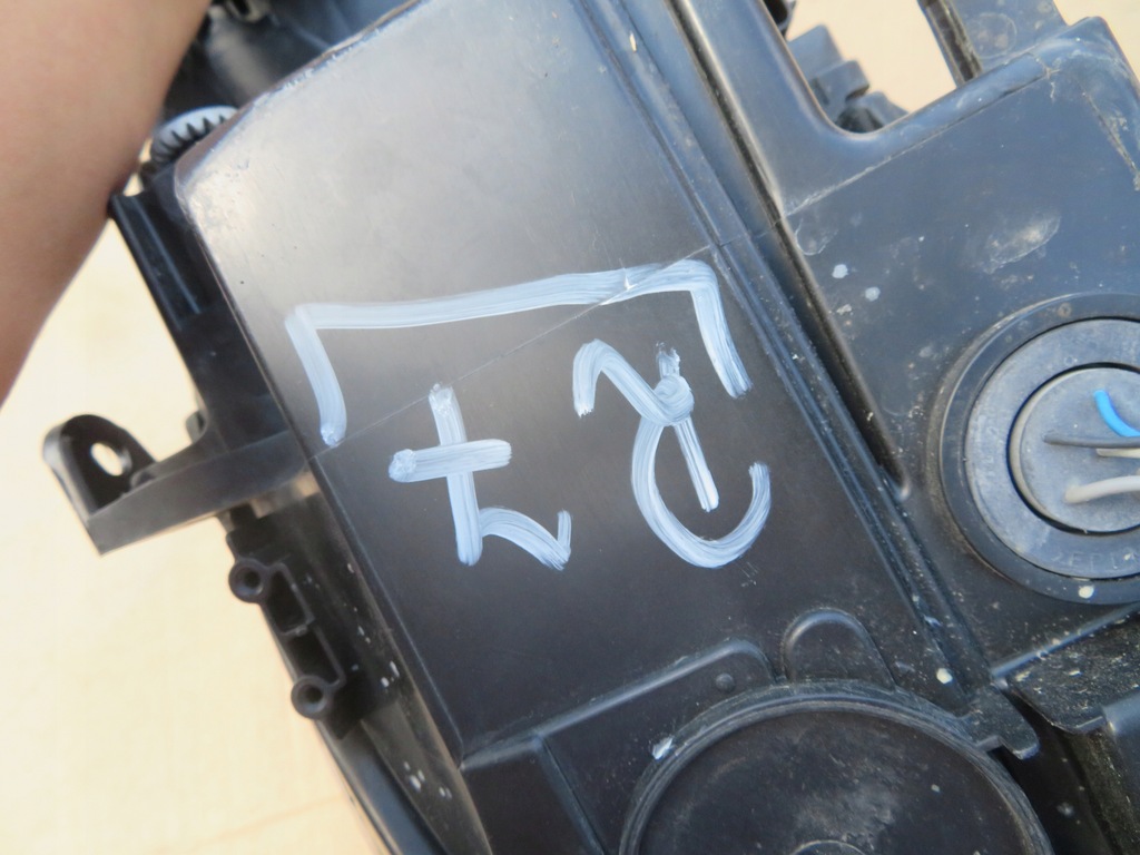 фото №9, Фара лампа левый toyota yaris a81170-0dj90