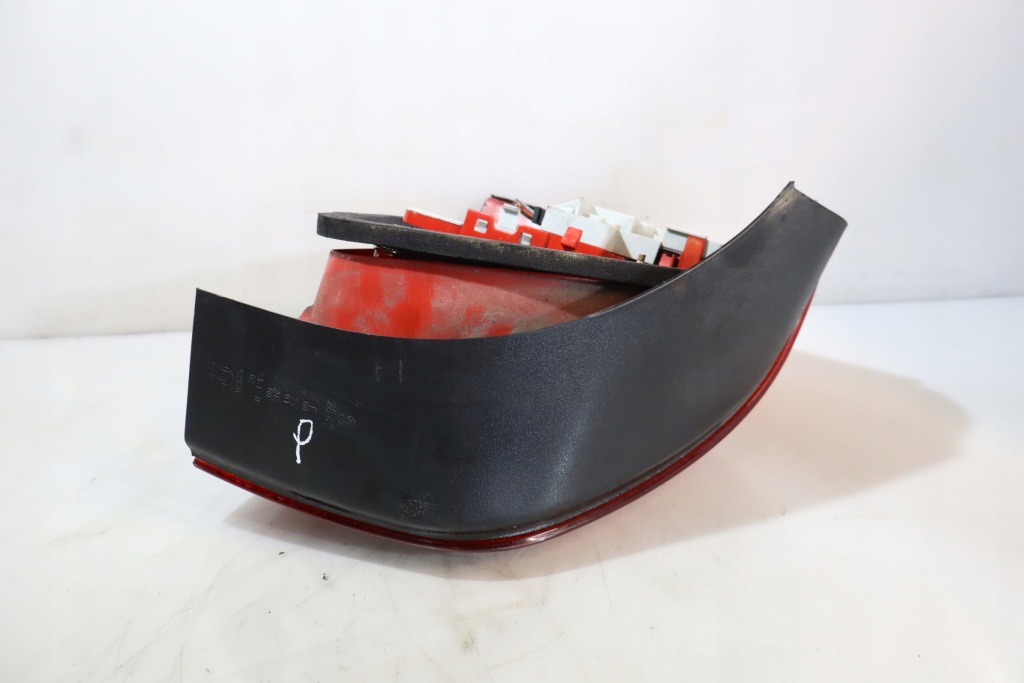 фото №4, Лампа правая задняя audi a3 8l hb