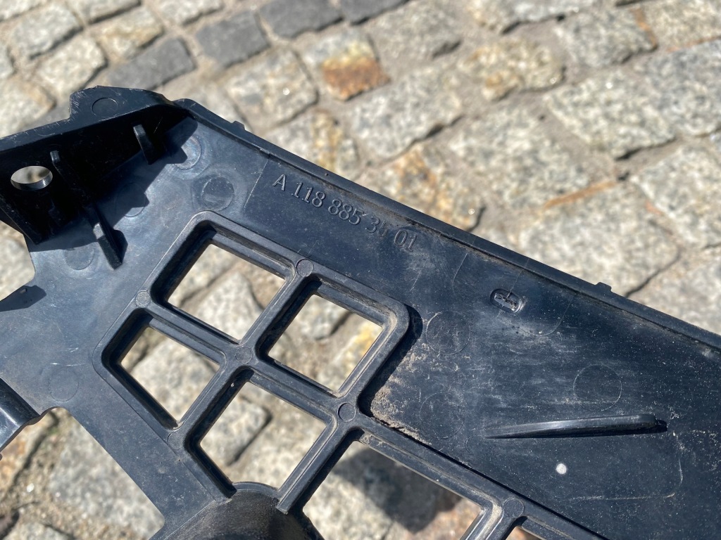 Купить Mercedes 118 cla amg направляющая бампера правый перед 1188853601 оригинал