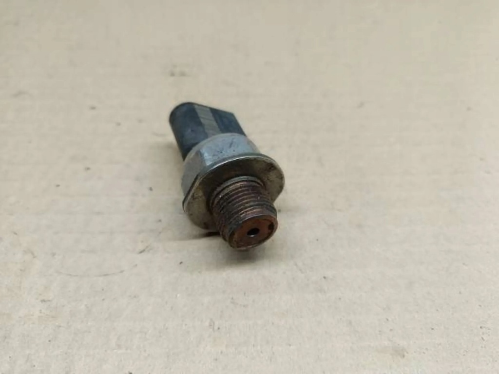 фото №3, Датчик тиску пального skoda rapid golf vii 04l906054 tdi