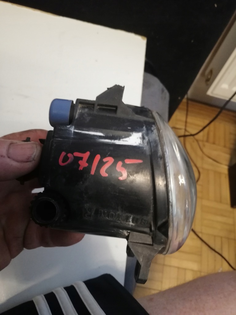 Toyota auris avensis prius lexus ct is протитуманна фара правий oem 81210-0w050 Зі Шроту