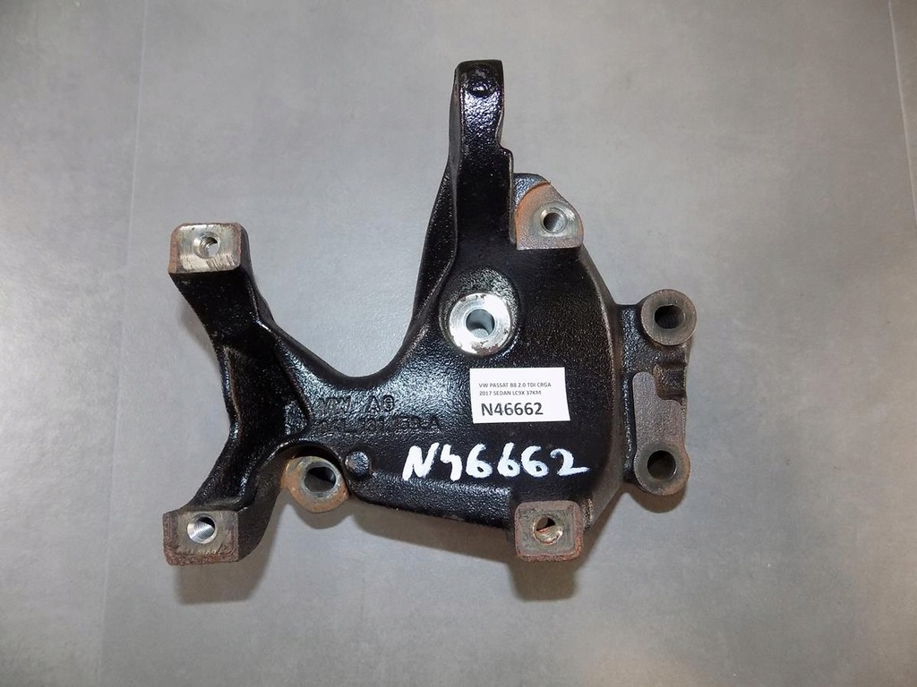 фото №1, Vw passat b8 кронштейн опора 04l131159a