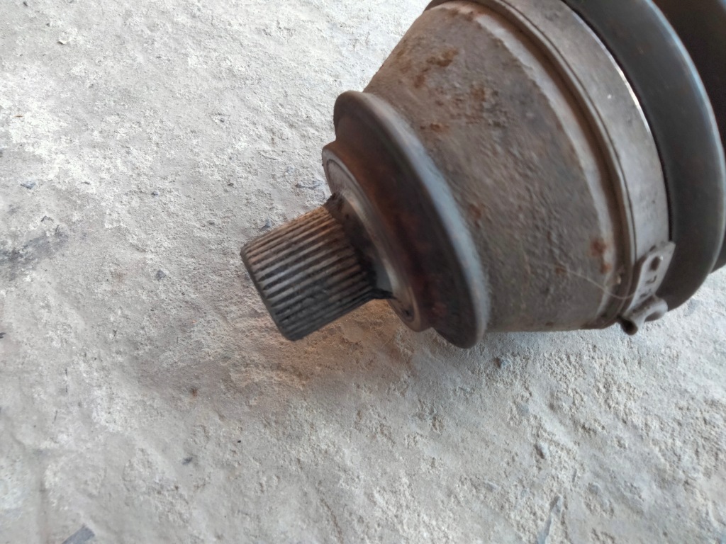 Приводной вал правый перед audi a6 c6 3.0 tdi 4f0407272j в Украине