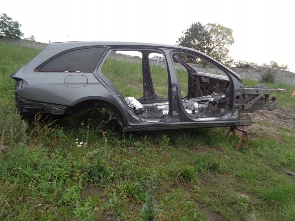 фото №2, Mercedes e w213 213 amg чверть права перед передня 992