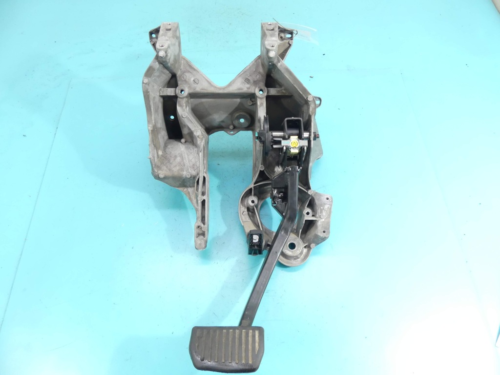 фото №1, Педаль тормоза, кронштейн volvo s90 16- p31489735