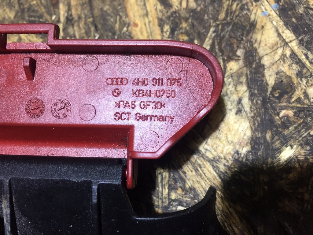 фото №6, Audi a8 d4 заглушка защита клеммы 4h0911075