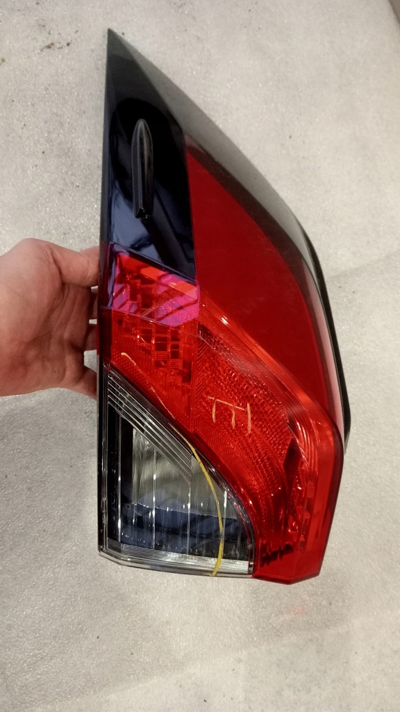 фото №1, Лампа левый задняя toyota rav4 v 81560-42230