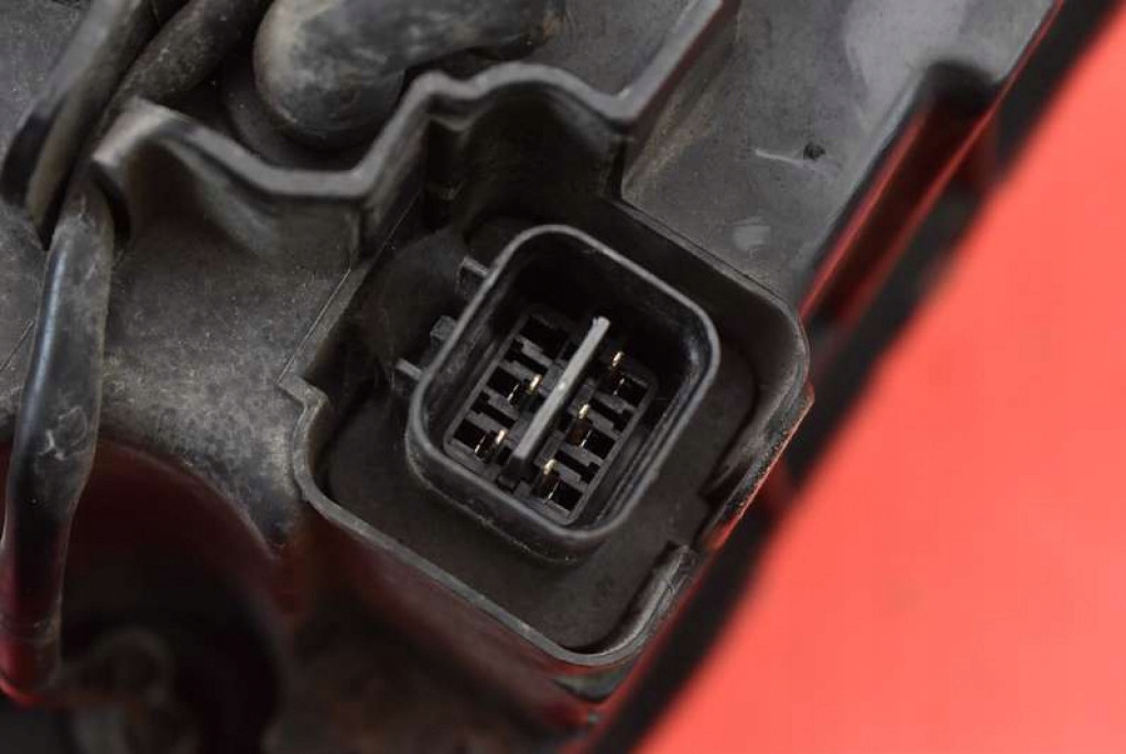 Фара правый  фара перед европа  ok2fa51020 kia carens 2 2 02-06 Недорого