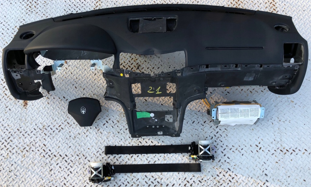 фото №1, Maserati granturismo панель приладів панель приладів консоль подушки безпеки ремені