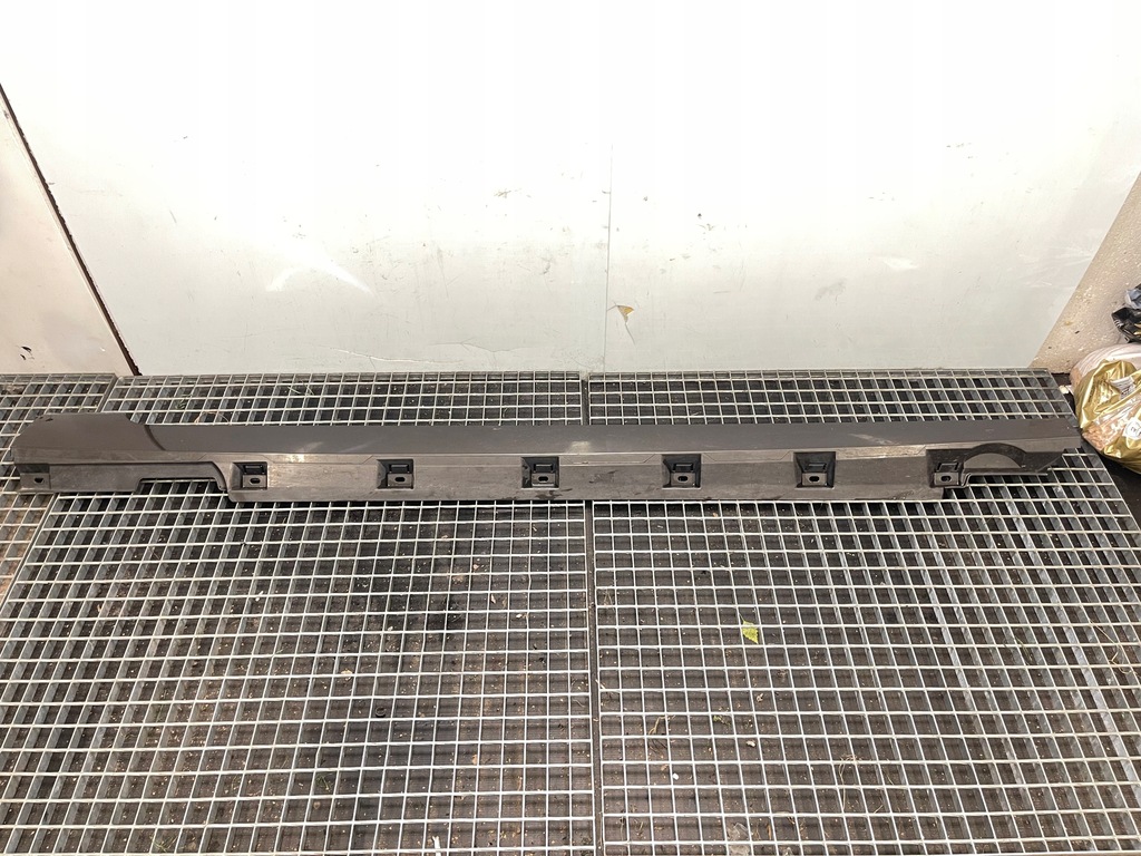 фото №1, Vw passat b8 молдинг порог правая lb8r оригинал лак