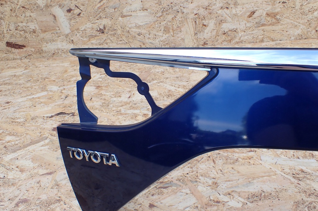 фото №11, Toyota avensis t27 lift t29 kombi накладка крышки багажника 16-18