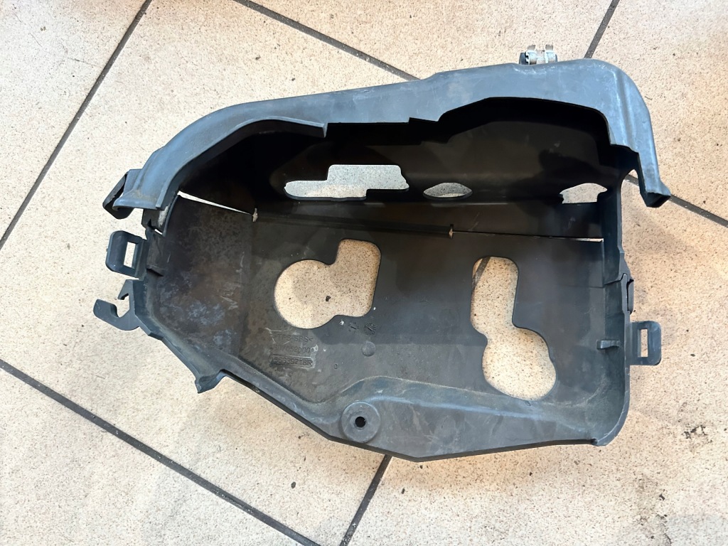 Mercedes b klasa w246 a w176 корпус накладка пластикова ремінь розподільного валу 1,5 Доставка