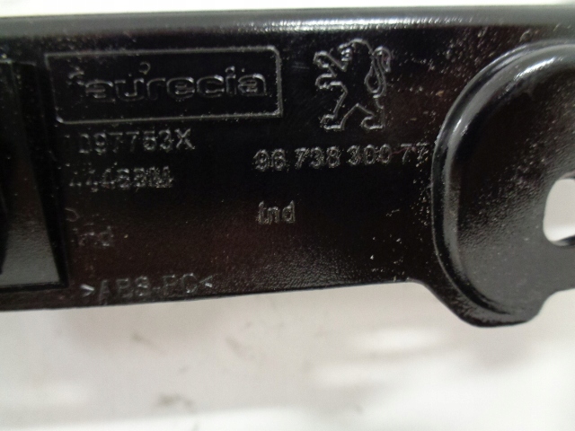 фото №10, Peugeot 208 декоративная рамка консоли обдув