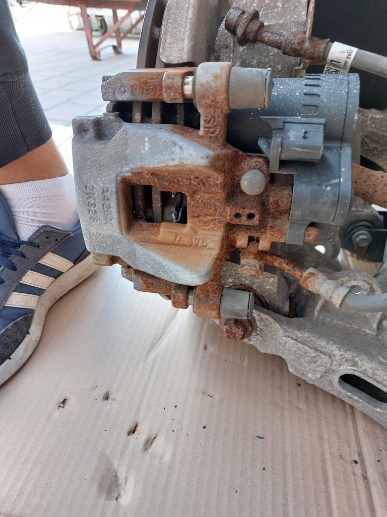 фото №9, Поворотный кулак подвеска левая задняя velar l560 19r 2.0 b