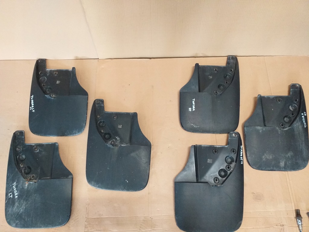 фото №1, Toyota tundra 07- брызговик задняя левый