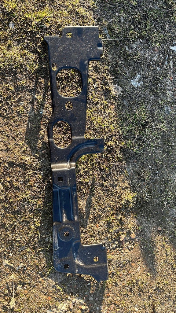 фото №1, Land rover range rover l460 кронштейн крила ліва m8e216151ae новий